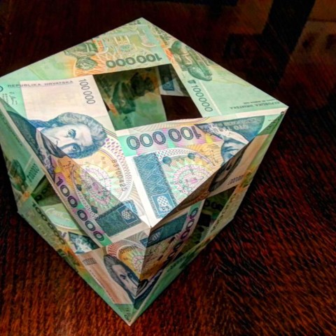 Croatia 100000 Dinars 1993 MoneyCube is made from a very unique currency - instead of presidents or kings it's featuring Roger Joseph Boscovich, a physicist, astronomer and mathematician along with some of his geometry drawings. Viva Republika Hrvatska!