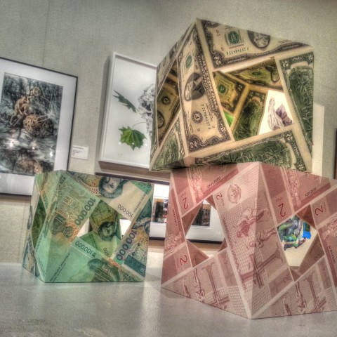 American MoneyCube, Greek MoneyCube and Horvatska MoneyCube.
Dutilization of different world currencies is in progress.